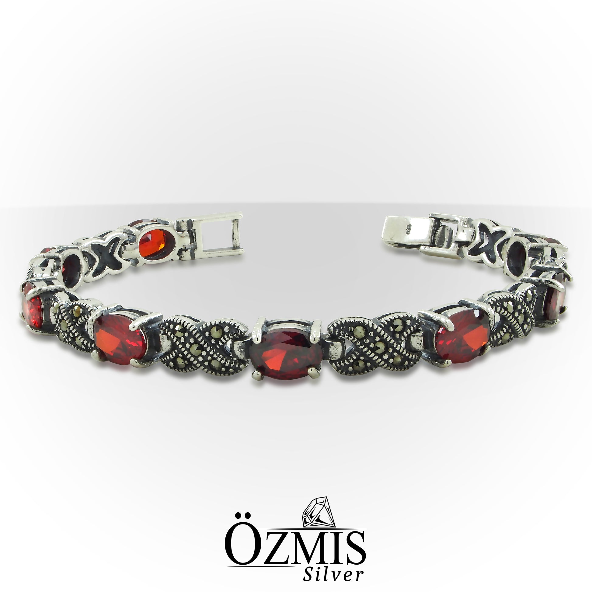 XO Tasarımlı Kırmızı Taşlı Bilezik