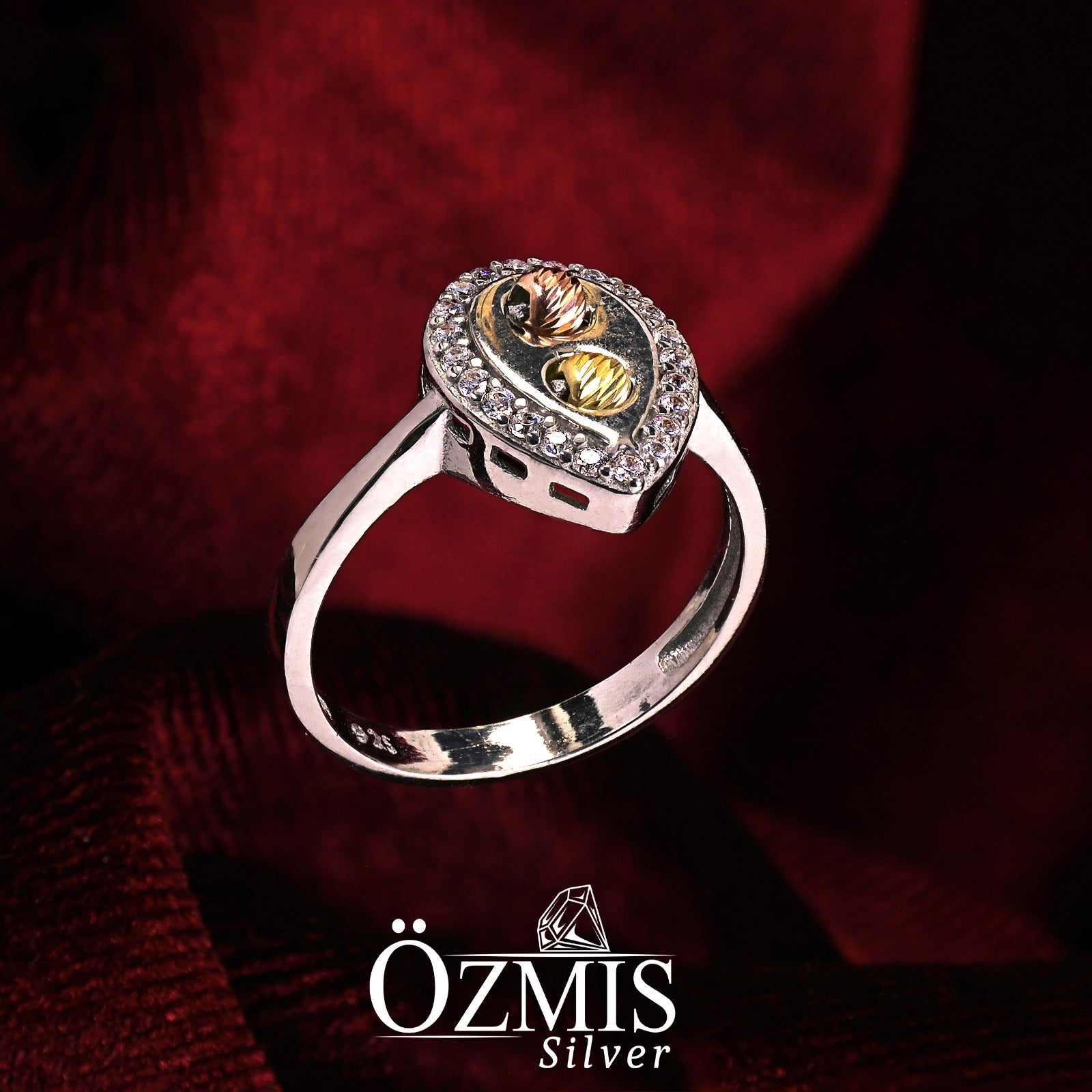 Zirkon Taş Detaylarıyla Süslenmiş Su Damlası Şeklinde Zarif Gümüş Set