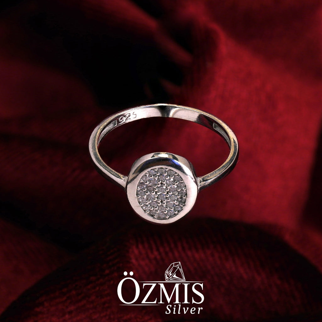 Şık ve Sade Yuvarlak Gümüş Set